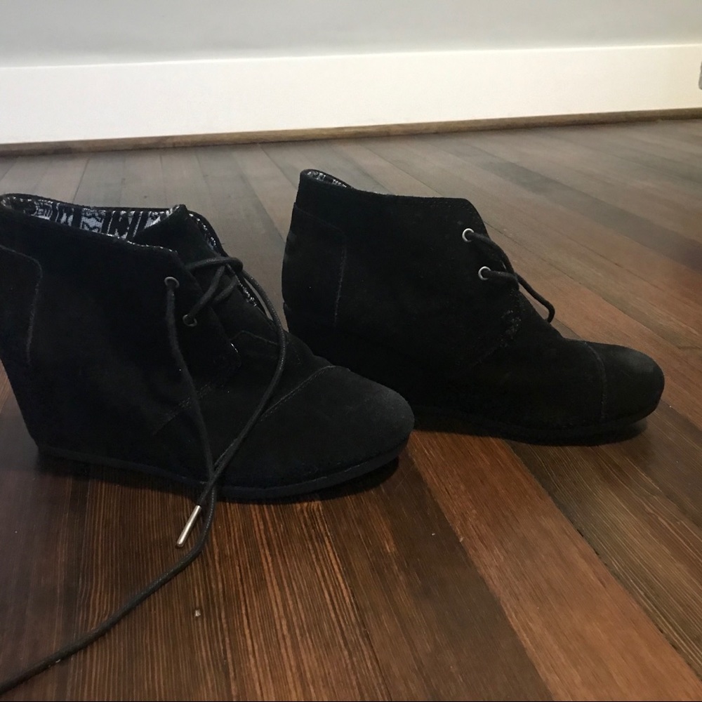 NWOT Toms Suede Desert Wedges
